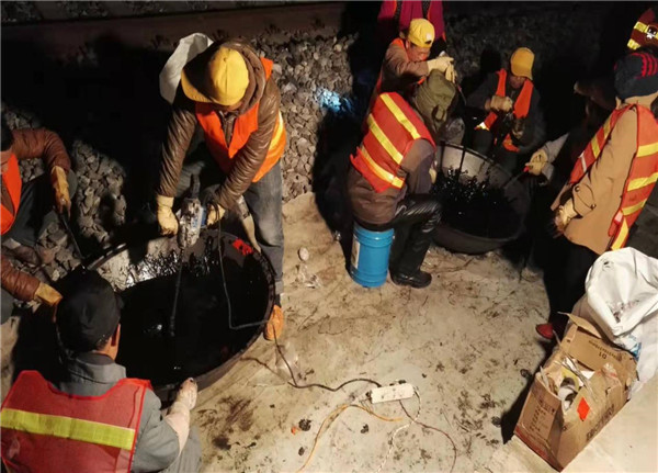 混合、攪拌，配制PTN材料